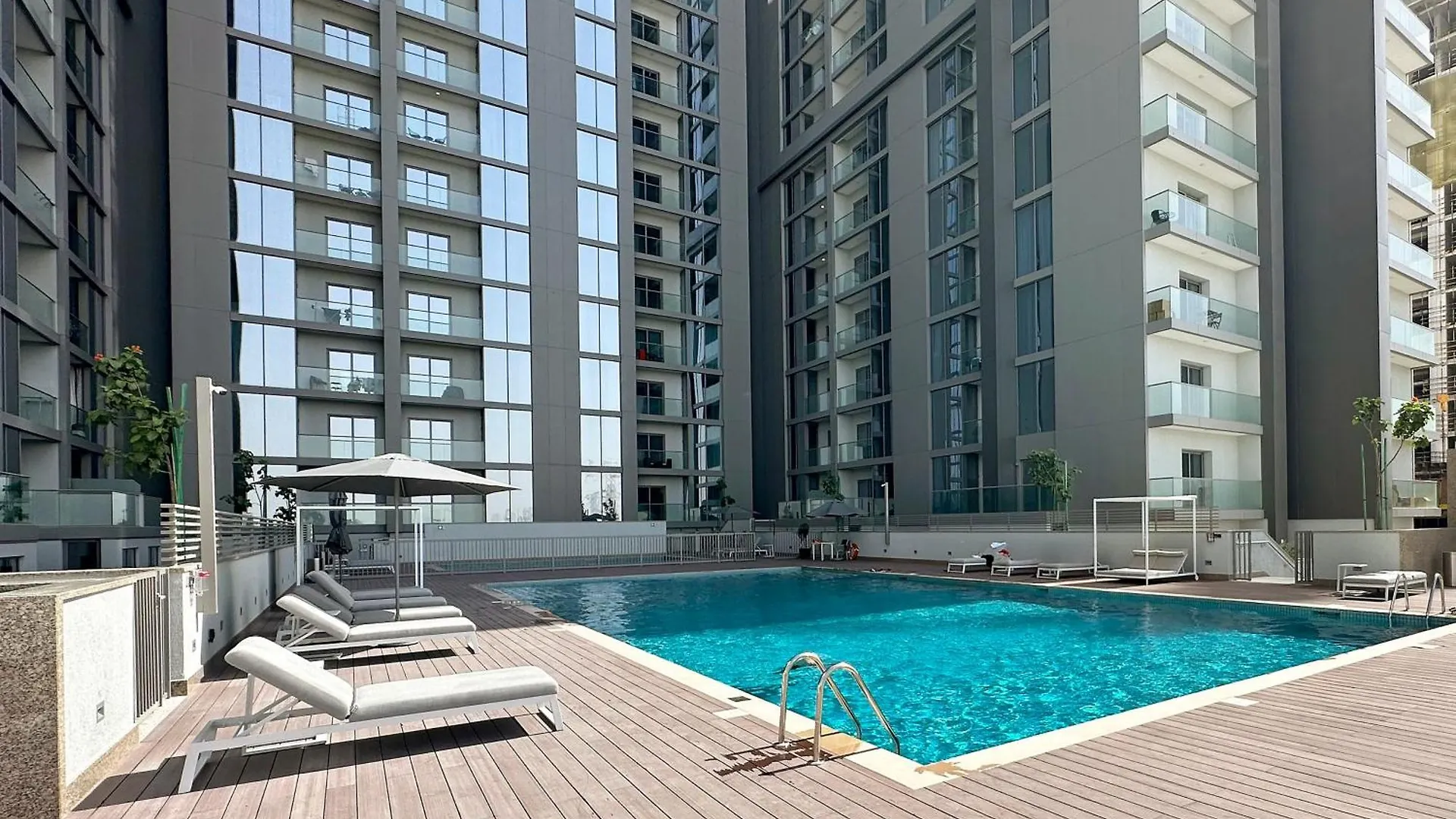 New 2 Bedroom In Meydan - Green Area Dubai 0*,